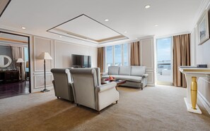Svit Royal - 2 sovrum - havsutsikt | Minibar, värdeförvaringsskåp på rummet, skrivbord och ljudisolering