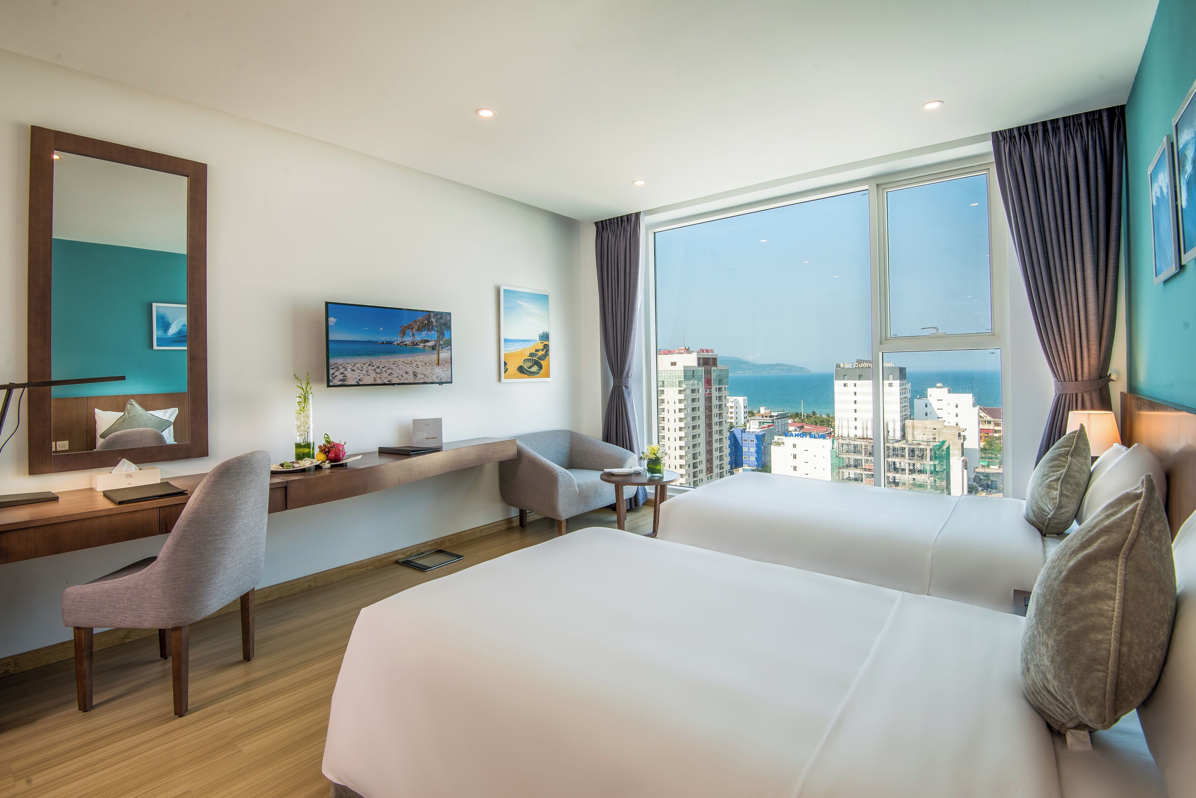 Deluxe Twin Room - Sea View or City View | Minibar, in-room safe, desk, soundproofing