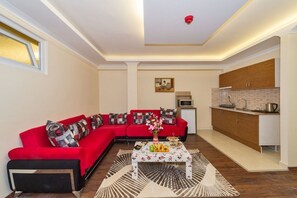 Apartment, Eckzimmer | Hochwertige Bettwaren, Minibar, Zimmersafe, schallisolierte Zimmer