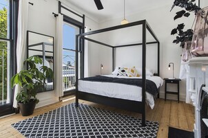 Chester - King Room (Shared Bathroom) | Individually decorated, cribs/infant beds, free WiFi, bed sheets