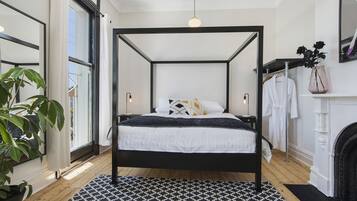 Chester - King Room (Shared Bathroom) | Individually decorated, cribs/infant beds, free WiFi, bed sheets