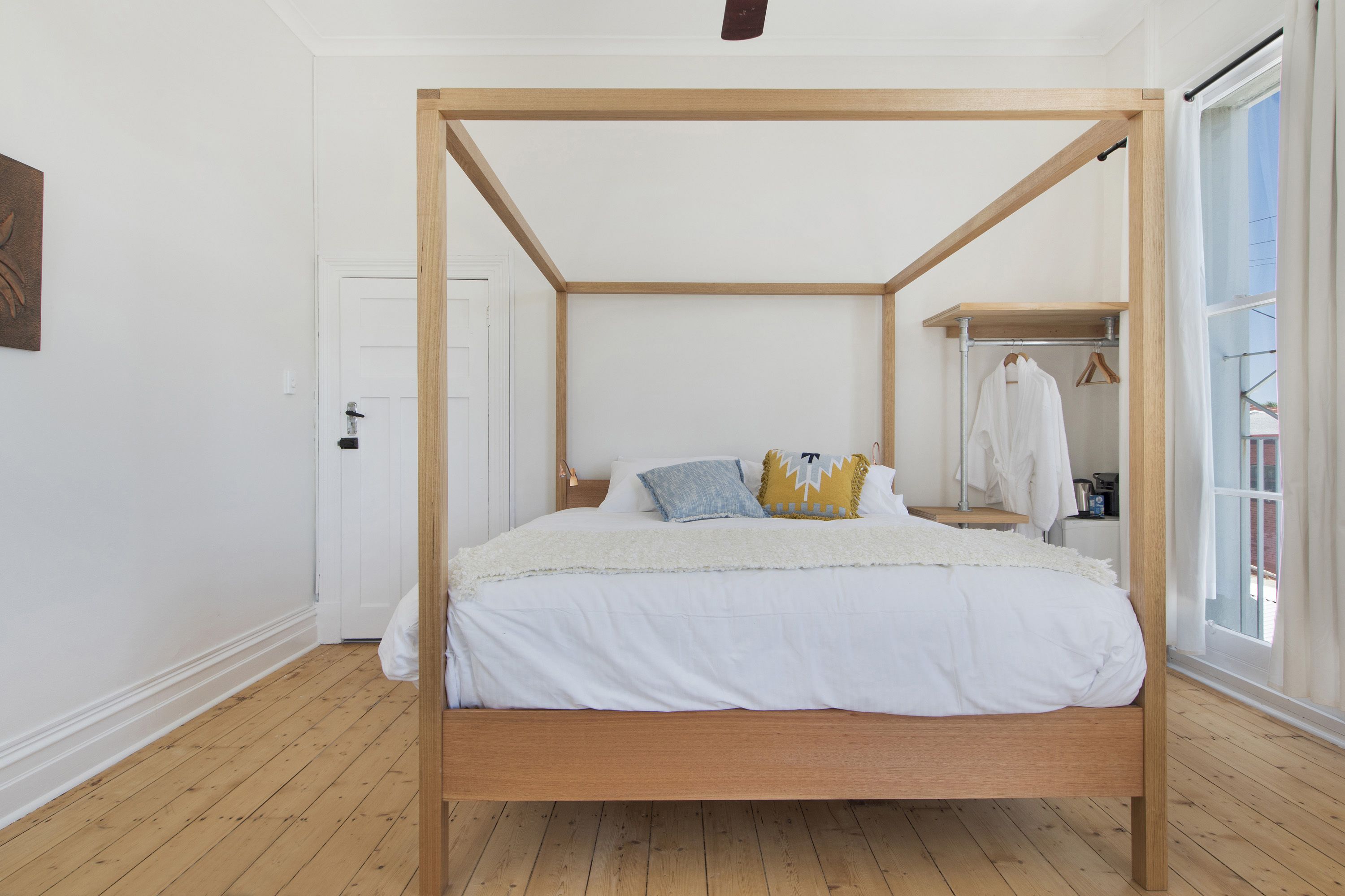 the corner - king room (shared bathroom) | individually decorated, cots/infant beds, free wifi, bed sheets