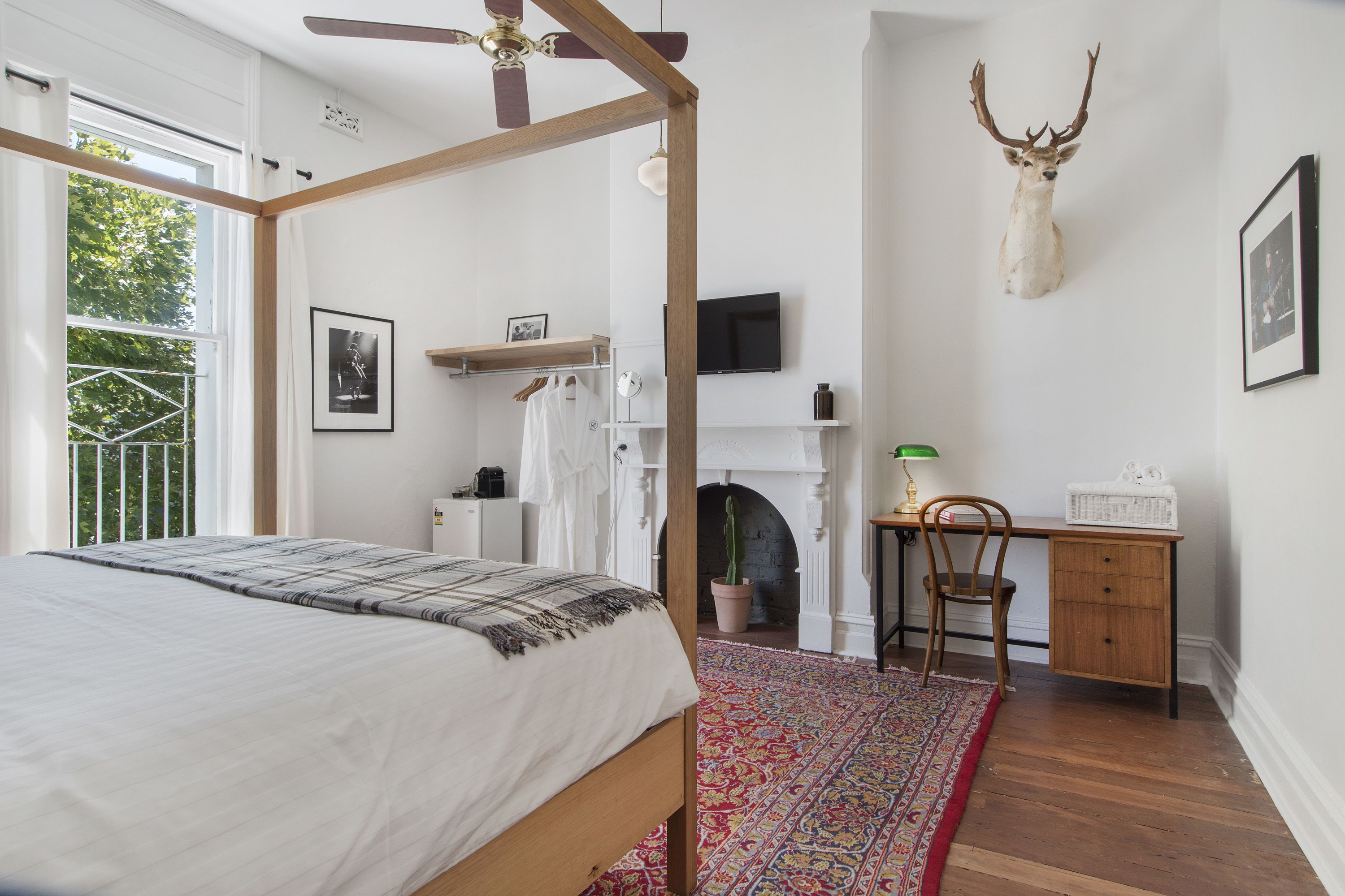 the snug - king room (shared bathroom) | individually decorated, cots/infant beds, free wifi, bed sheets