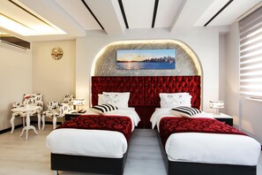 Sengetøy av topp kvalitet, minibar, safe på rommet og skrivebord