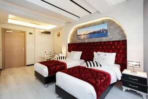 Premium bedding, minibar, in-room safe, desk - Taksim Doorway Suites (Istanbul)