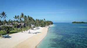 Playa privada, arena blanca, toallas de playa, snorkel