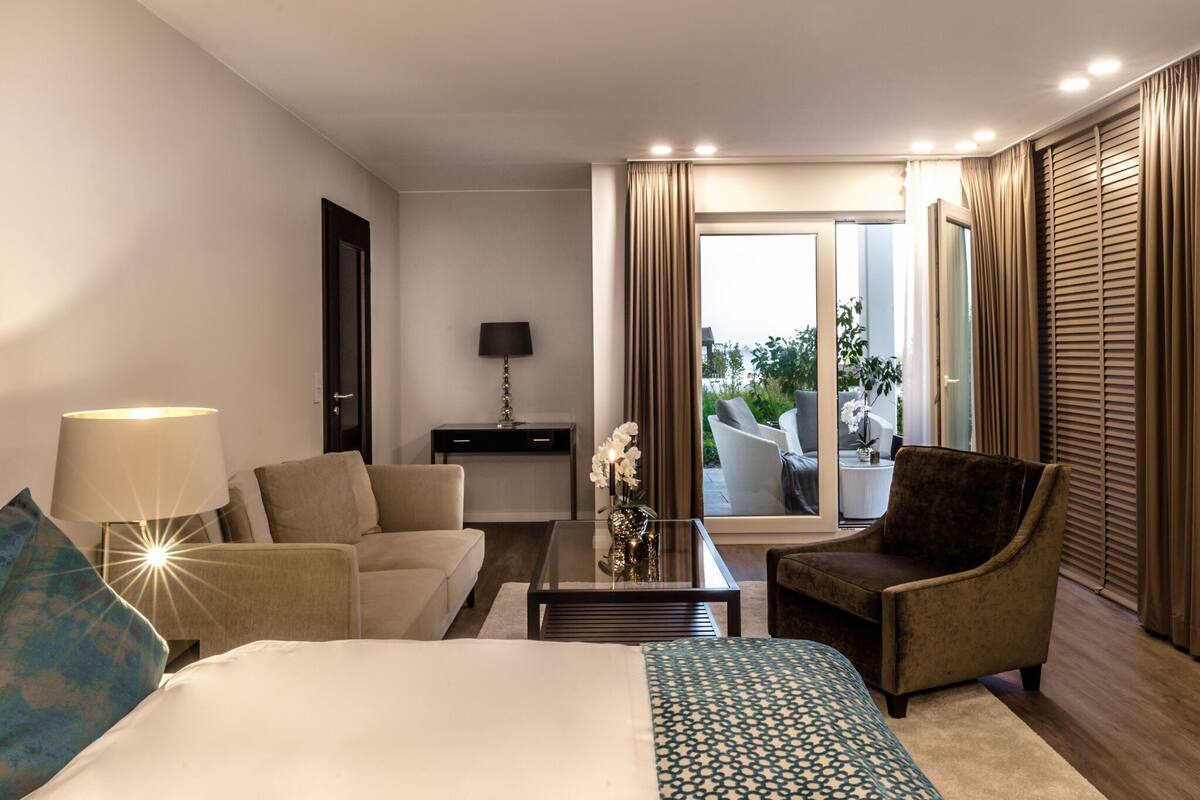 Standard Double Room, Bay View | 1 bedroom, in-room safe, individually decorated, individually furnished