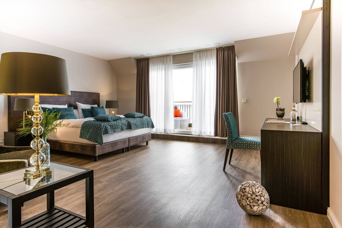 Comfort Double Room, Beach View | 1 bedroom, in-room safe, individually decorated, individually furnished