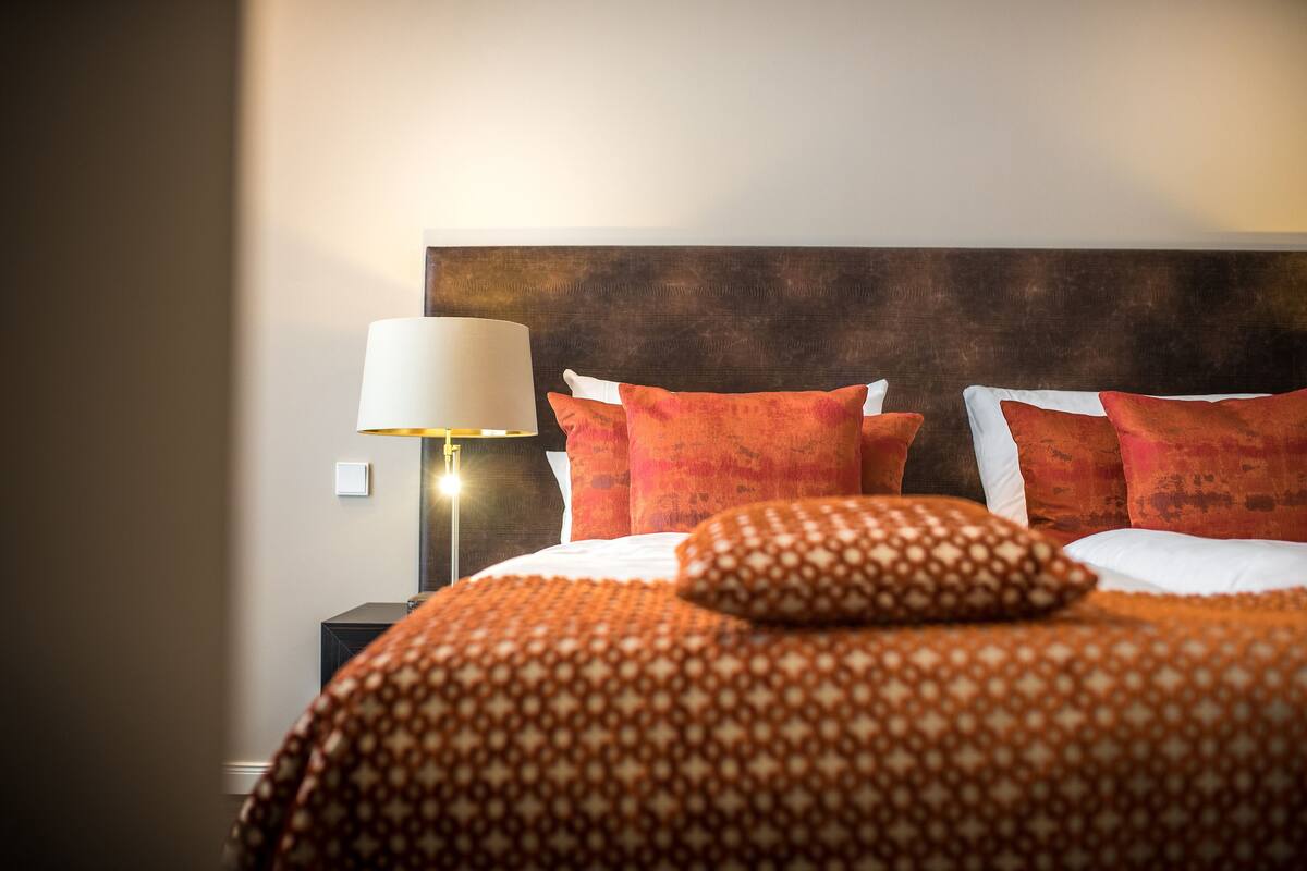 1 bedroom, in-room safe, individually decorated, individually furnished