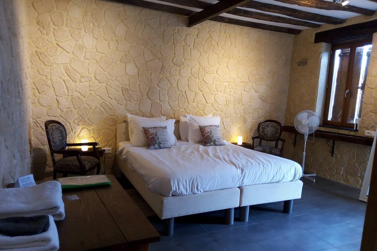 Superior Twin Room, Courtyard View | Free WiFi, bed sheets