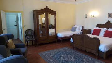 Wifi gratis y ropa de cama