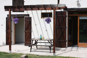 Superior-Zweibettzimmer, Blick auf den Innenhof | Terrasse/Patio