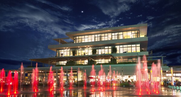 A modern building with multiple floors and a water fountain display in front. - Atakoy Marina Park Hotel Residences (Istanbul)
