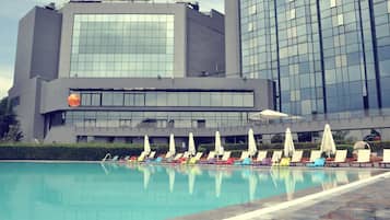Indoor pool, seasonal outdoor pool, free pool cabanas, pool umbrellas