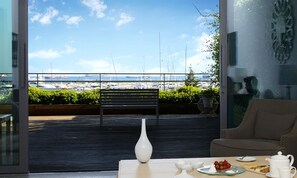 Family Apartment Sea View | バルコニー