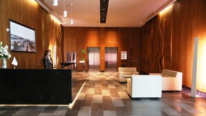 A modern lobby with a checkered floor, wooden paneling, a reception desk, and a seating area. - Atakoy Marina Park Hotel Residences (Istanbul)