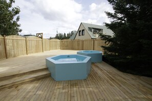 Outdoor spa tub - Hotel Hjarðarból (Sveitarfélagid Ölfus)
