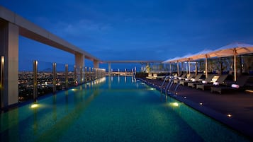 Outdoor pool, sun loungers