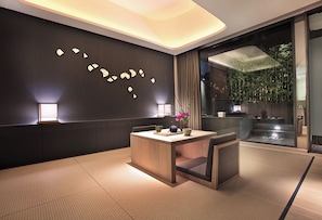 Ducha, cabezal de ducha con hidromasaje, secador de pelo, batas