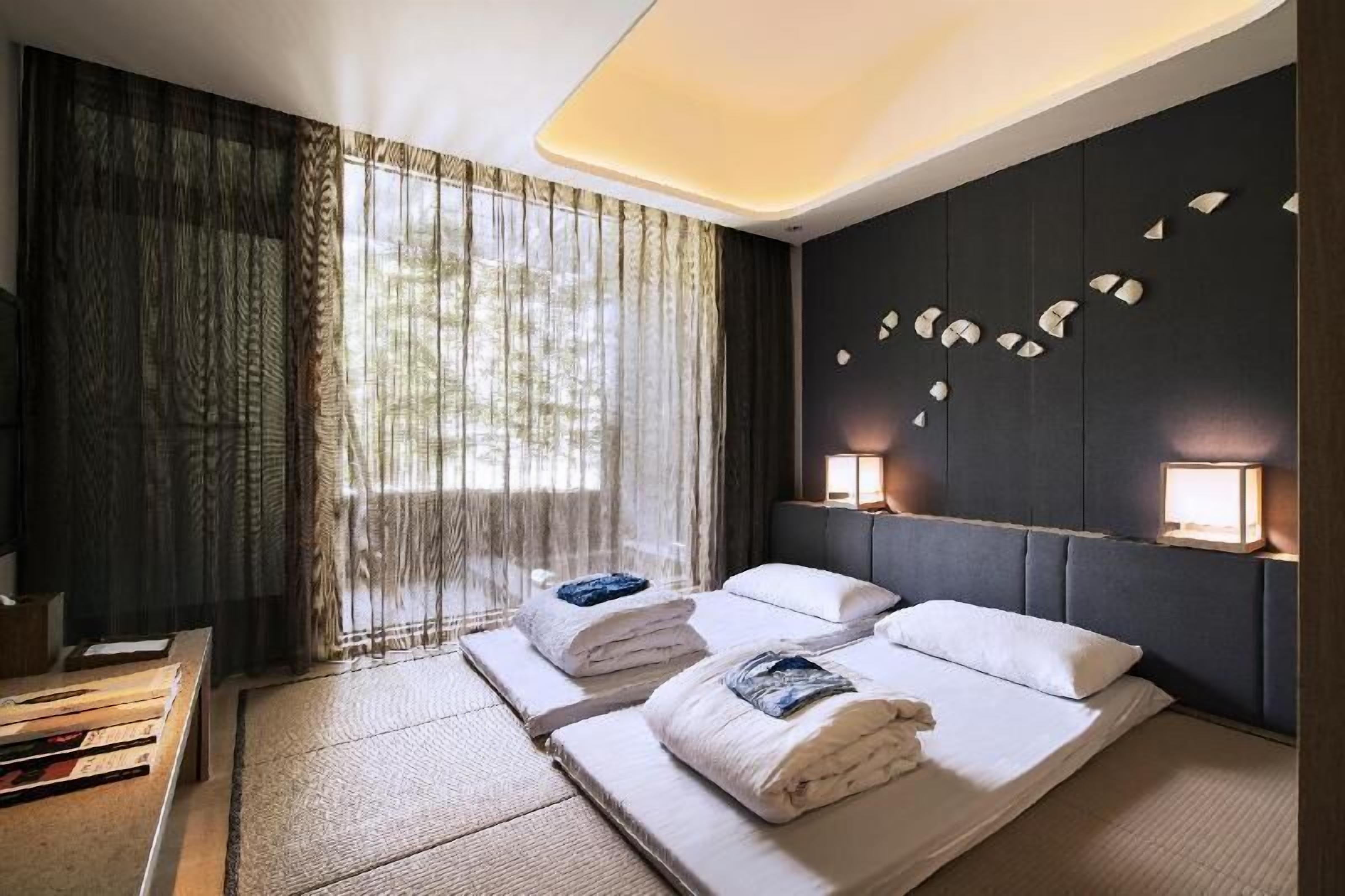 In-room safe, desk, soundproofing, free cribs/infant beds