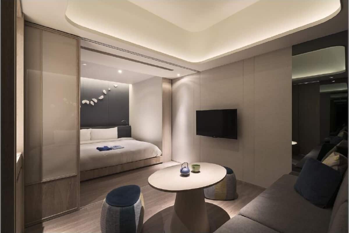 In-room safe, desk, soundproofing, free cribs/infant beds