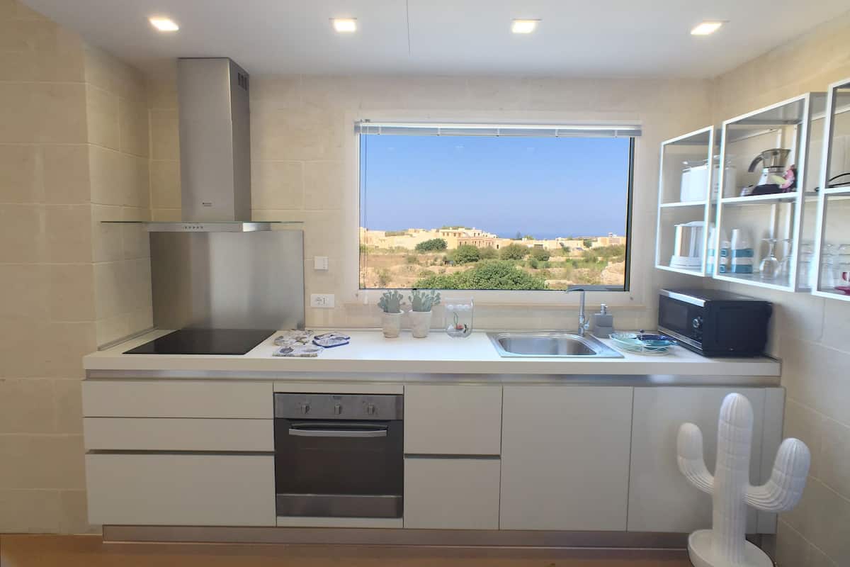 Deluxe Penthouse, 3 Bedrooms, Non Smoking, Sea View | Private kitchenette