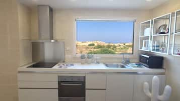 Penthouse Deluxe, 3 phòng ngủ, không hút thuốc, quang cảnh biển | Bếp nhỏ riêng | Tủ lạnh, lò vi sóng, lò nướng, bếp nấu