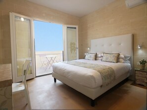 Egyptian cotton sheets, premium bedding, down comforters - Gozo Windmill Apartments (Qala)