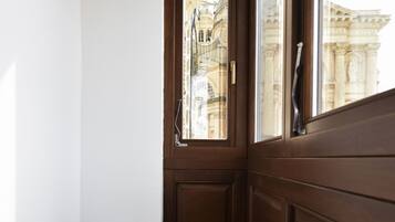 Chambre Deluxe (Twin Beds x2 Available on Request) | Coffres-forts dans les chambres, bureau, fer et planche Ă repasser