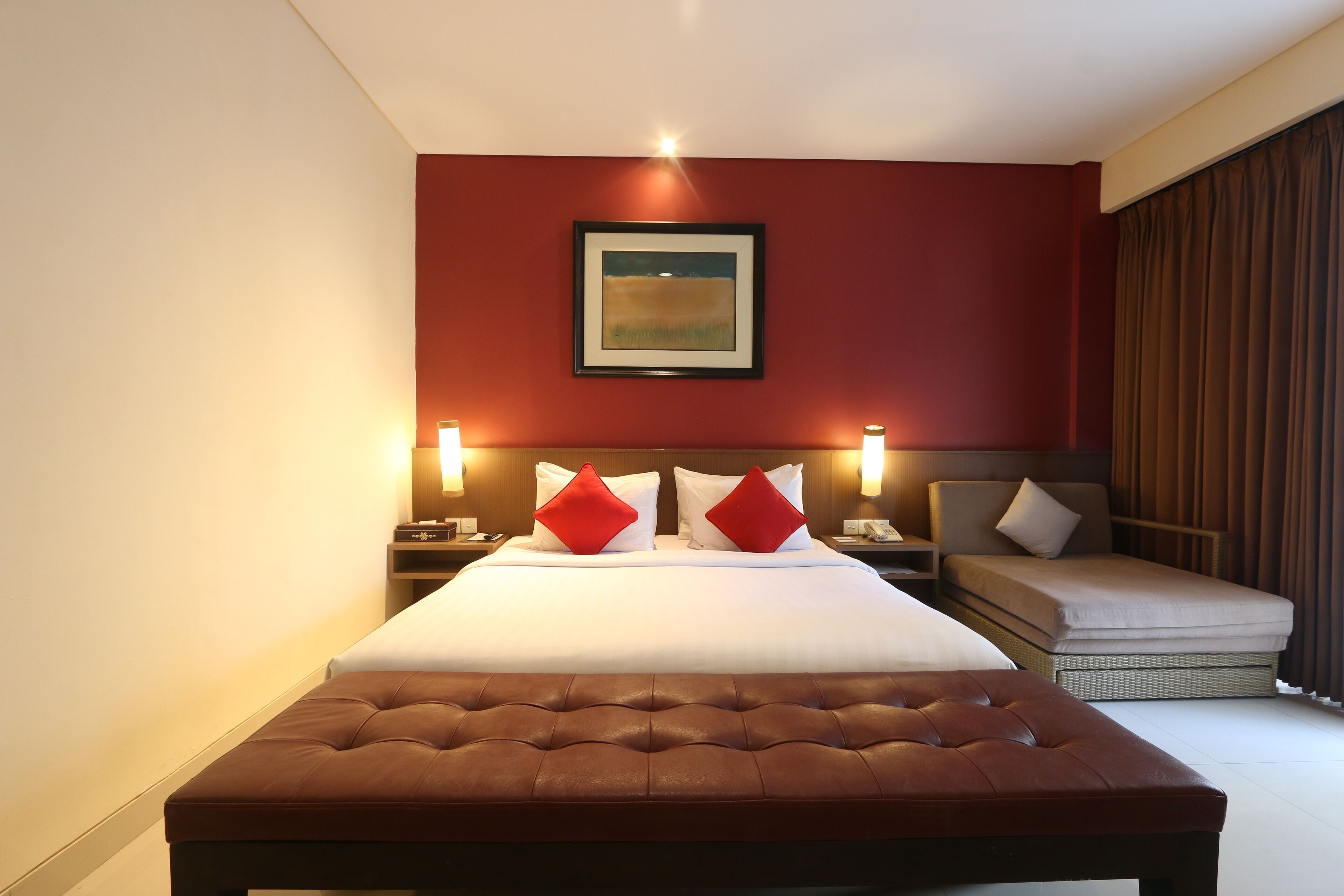 grand deluxe room upper floor with bathtub | minibar, in-room safe, desk, blackout curtains