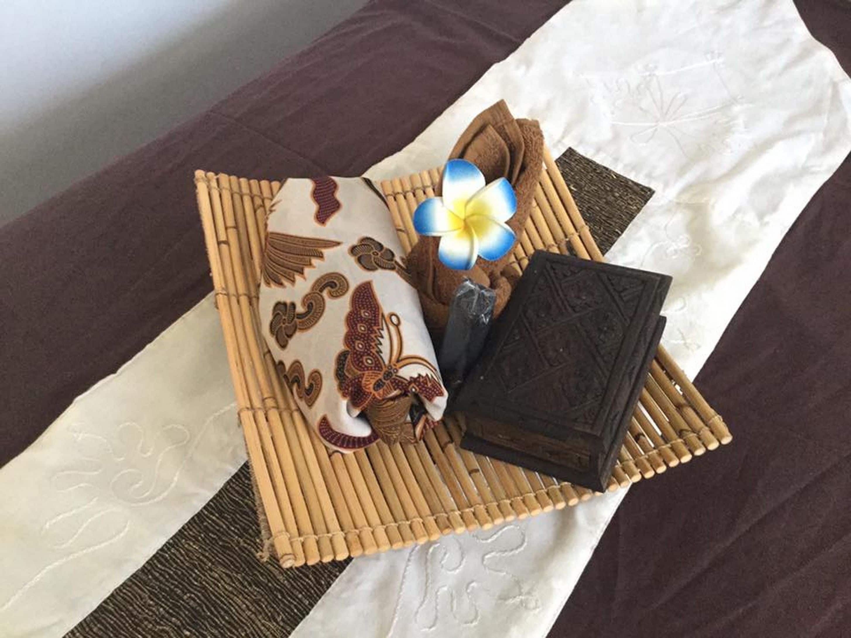 body treatments, aromatherapy, body wraps, body scrubs, facials