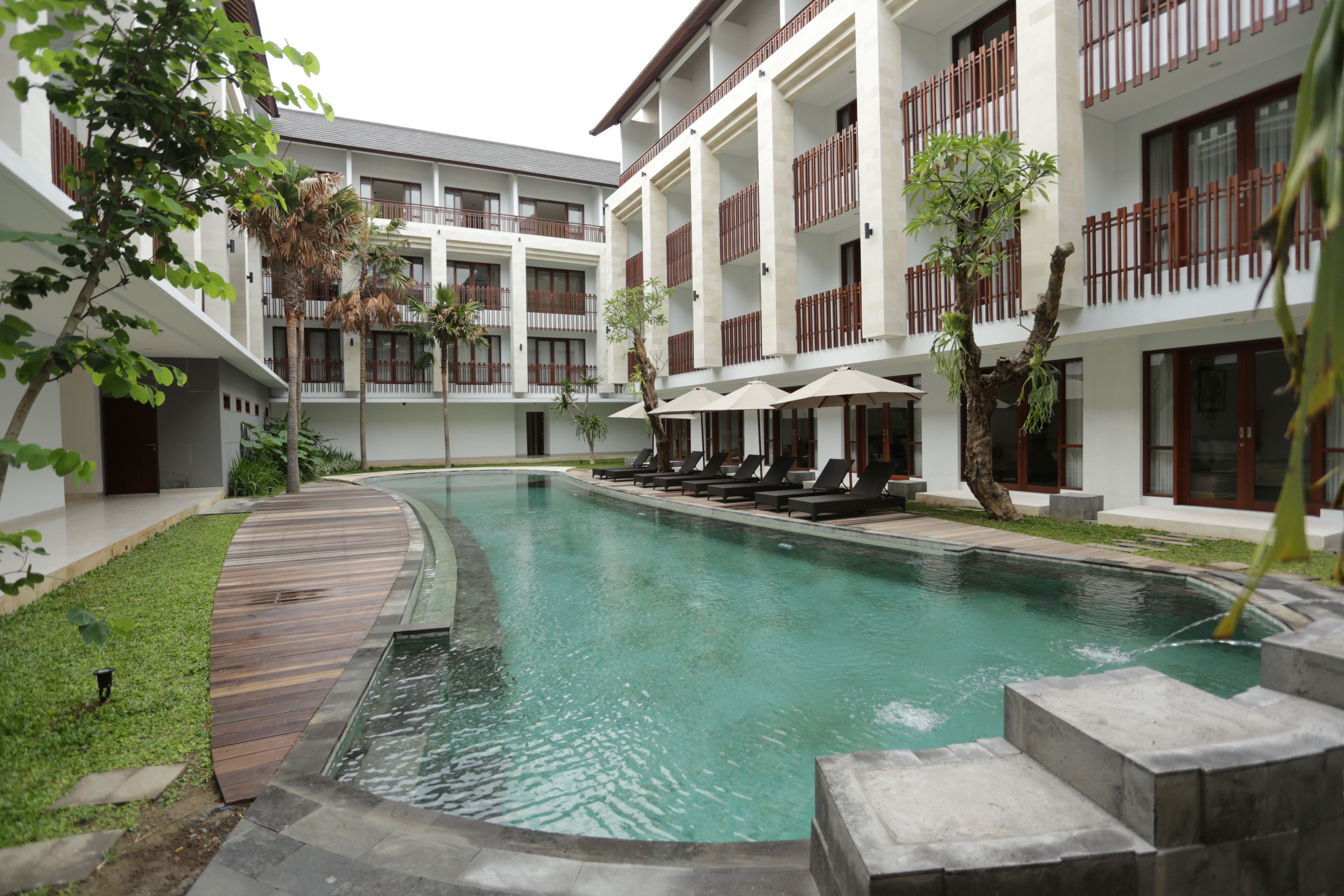 Outdoor pool, pool loungers