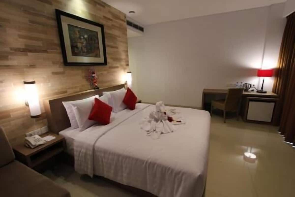 Minibar, in-room safe, desk, blackout curtains