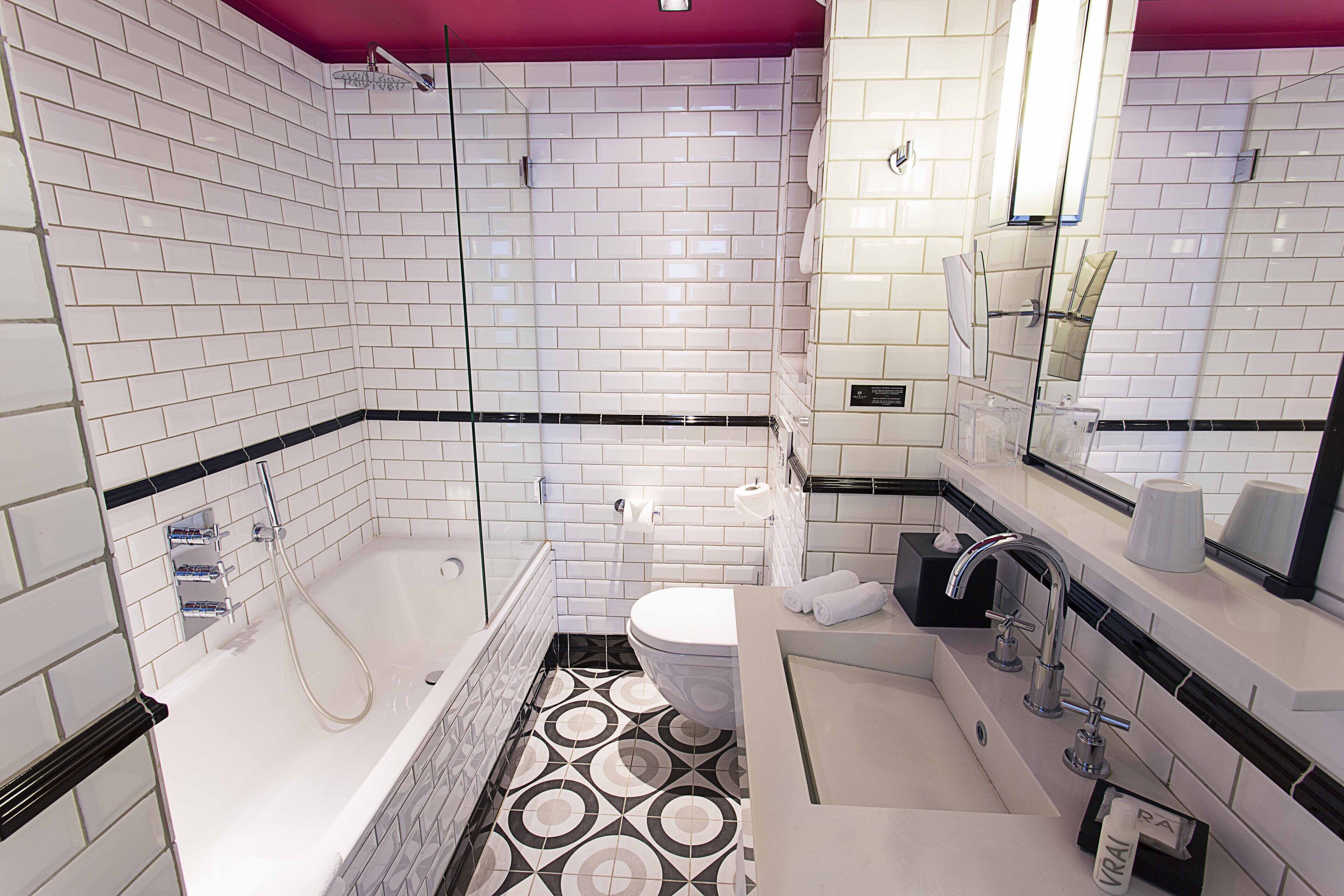 club room | bathroom | free toiletries, hair dryer, bathrobes, slippers