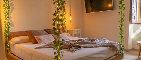 Deluxe Apartment | Premium bedding, down comforters, Tempur-Pedic beds