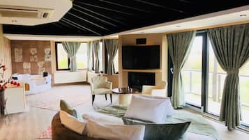 Comfort Suite, 1 King Bed, Non Smoking, Sauna