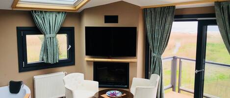 디럭스 스위트, 전용 욕실 | 미니바, 객실 내 금고, 노트북 작업 공간, 방음 설비