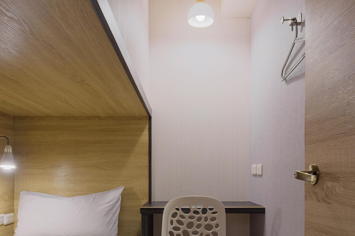Cortinas blackout, tabla de planchar con plancha y wifi gratis
