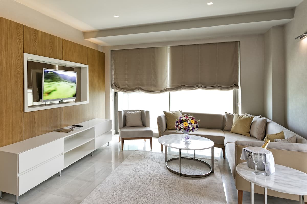 Suite | In-room dining