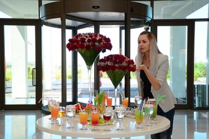 3 bares, 2 bares junto a la piscina