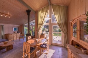 House (Seeschwalbe) | In-room dining - Ferienpark Mirow (Mirow)