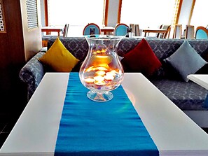 Breakfast, lunch, dinner served; international cuisine  - Fly Inn Brussels Airport (Machelen)