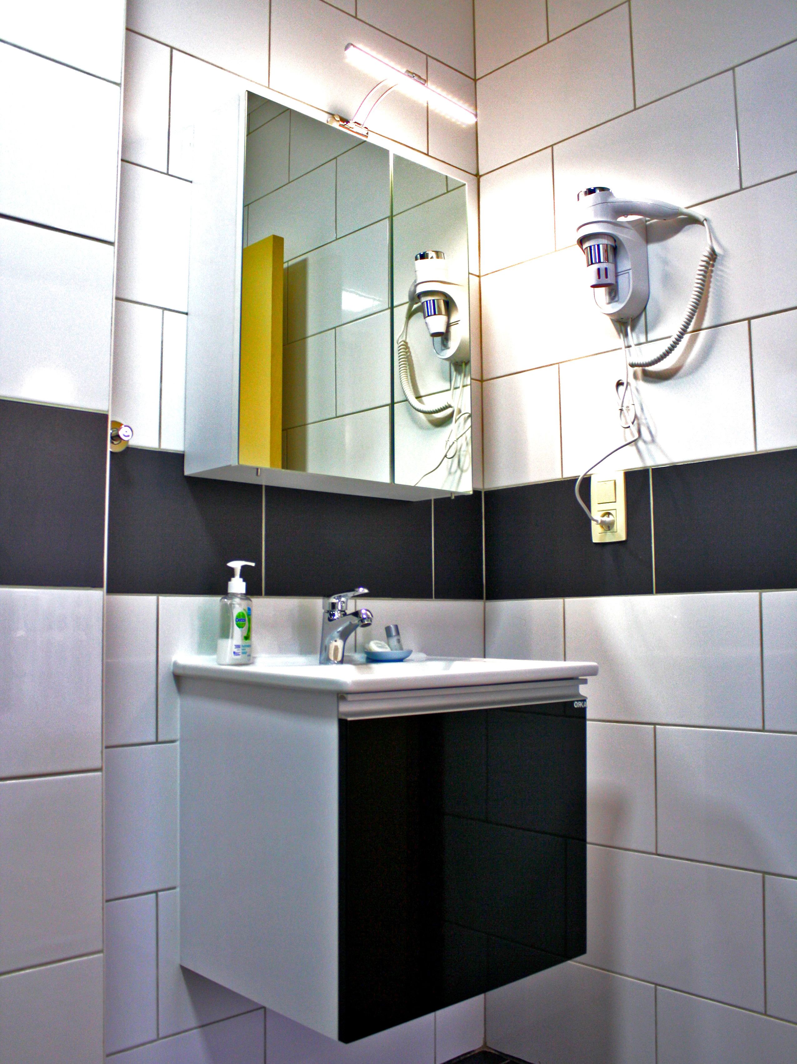 standard double room | bathroom sink