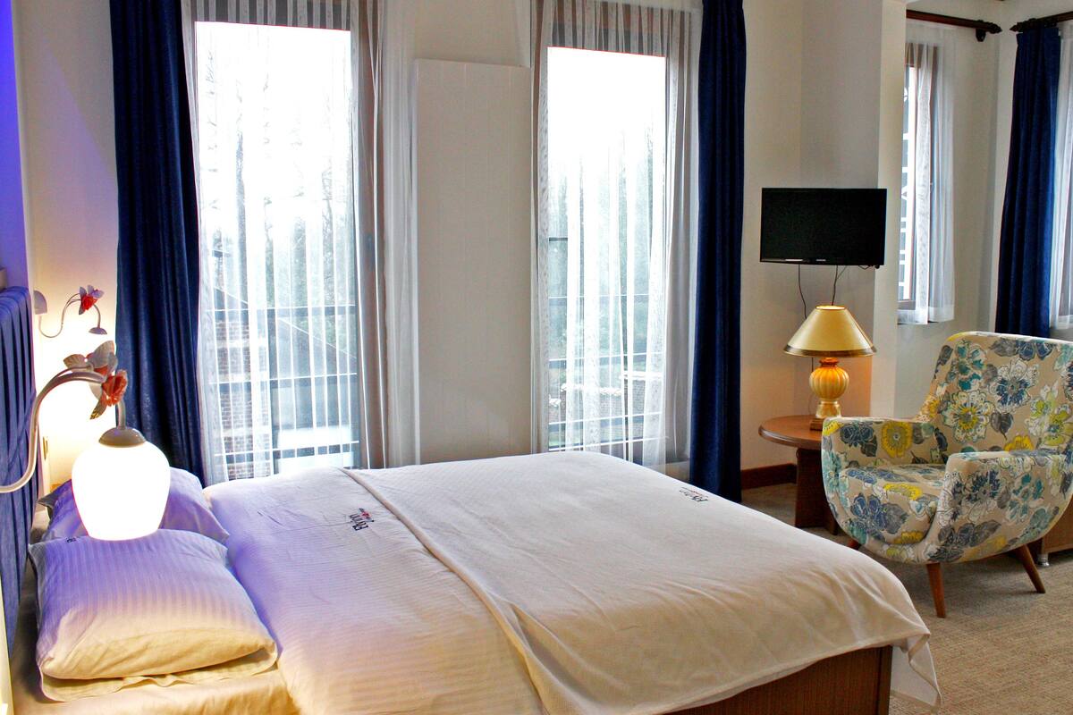 superior double room | premium bedding, pillow-top beds, minibar, in-room safe
