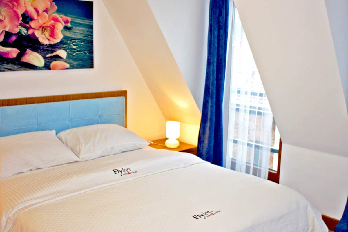 standard double room | premium bedding, pillow-top beds, minibar, in-room safe