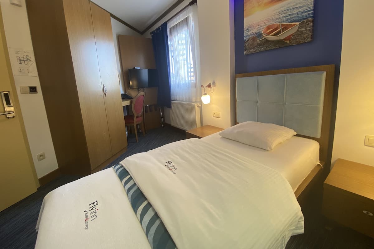 Single Room | Premium bedding, pillowtop beds, minibar, in-room safe