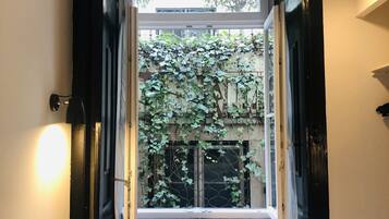 Standardzimmer (Interior Patio View) | Ausblick vom Zimmer