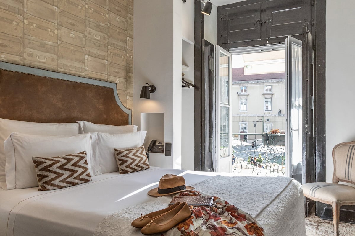 Deluxe Room (Square View)