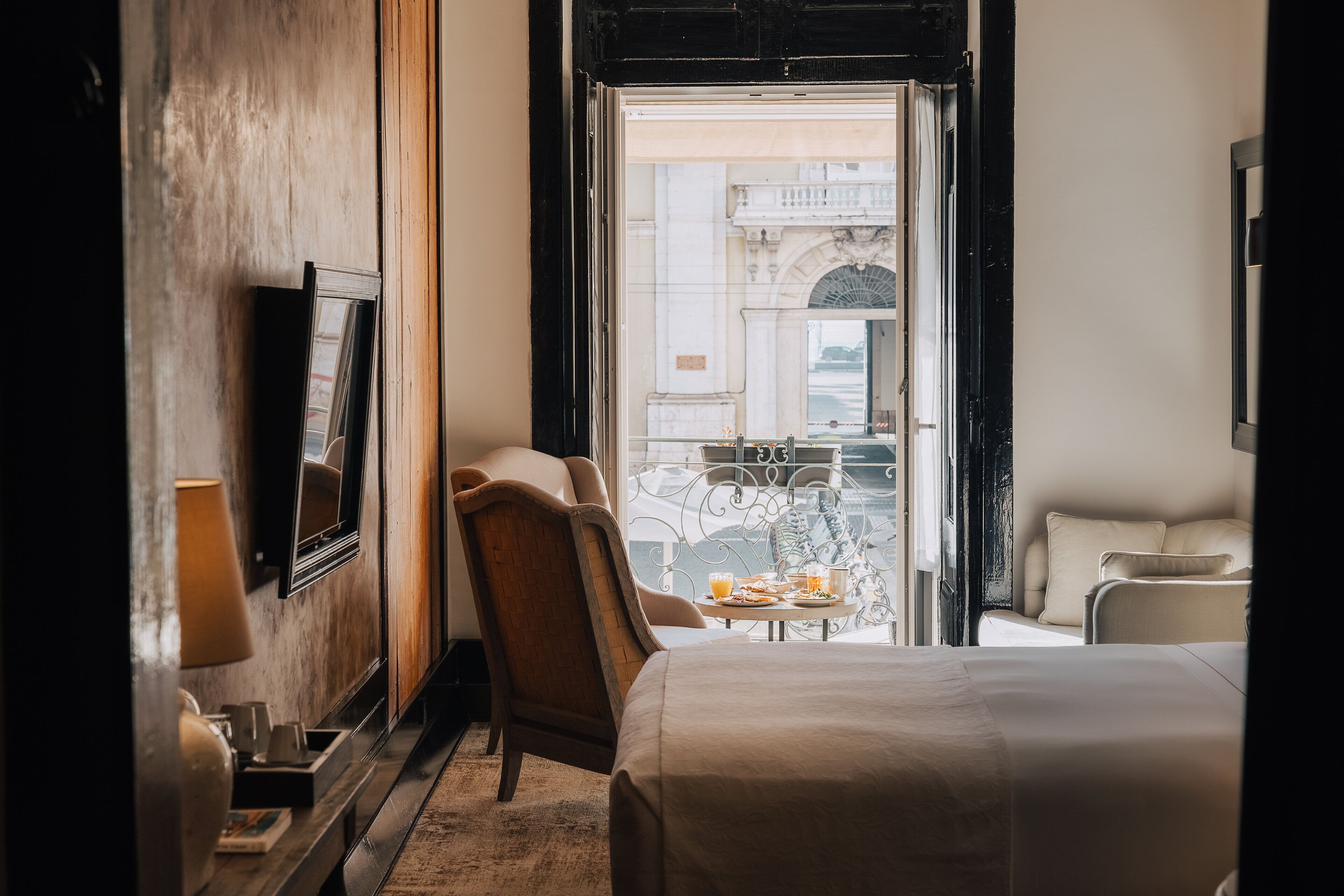 Deluxe Suite (Square View) | Premium bedding, in-room safe, individually decorated