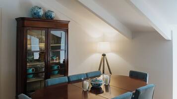 Familienapartment | Wohnbereich | 42-Zoll-LCD-Fernseher mit Digitalempfang, Fernseher